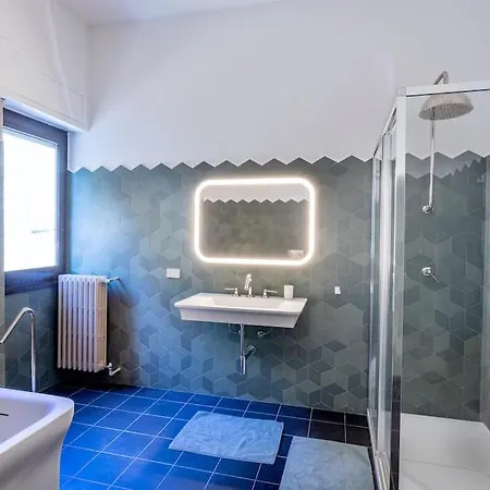 7 Bedroom Lake Como Villa *